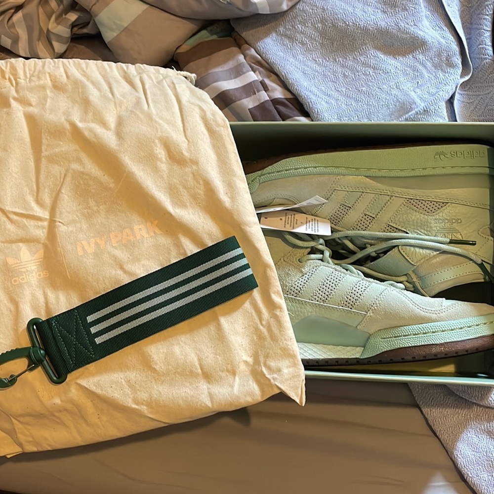 Men’s Ivy Park x Adidas Forum Mid Sneaker - Picture 6 of 9